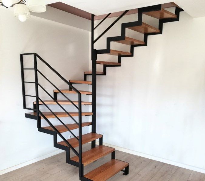 Minimalistyczne schody stalowe -nowoczesny design
