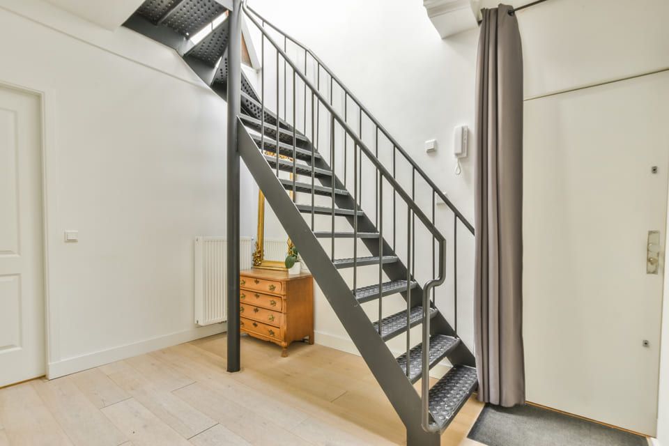 Steel stairs: design, renovation and installation.