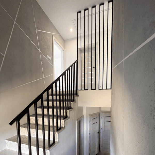 Modern vertical staircase balustrade