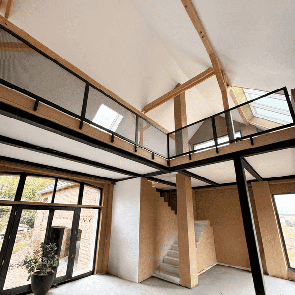 Expanded mesh balustrade - subtle protection in a modern interior