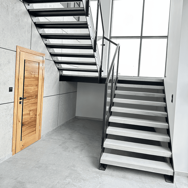 Designtrappor i metall till kontorshus med arkitektonisk betong