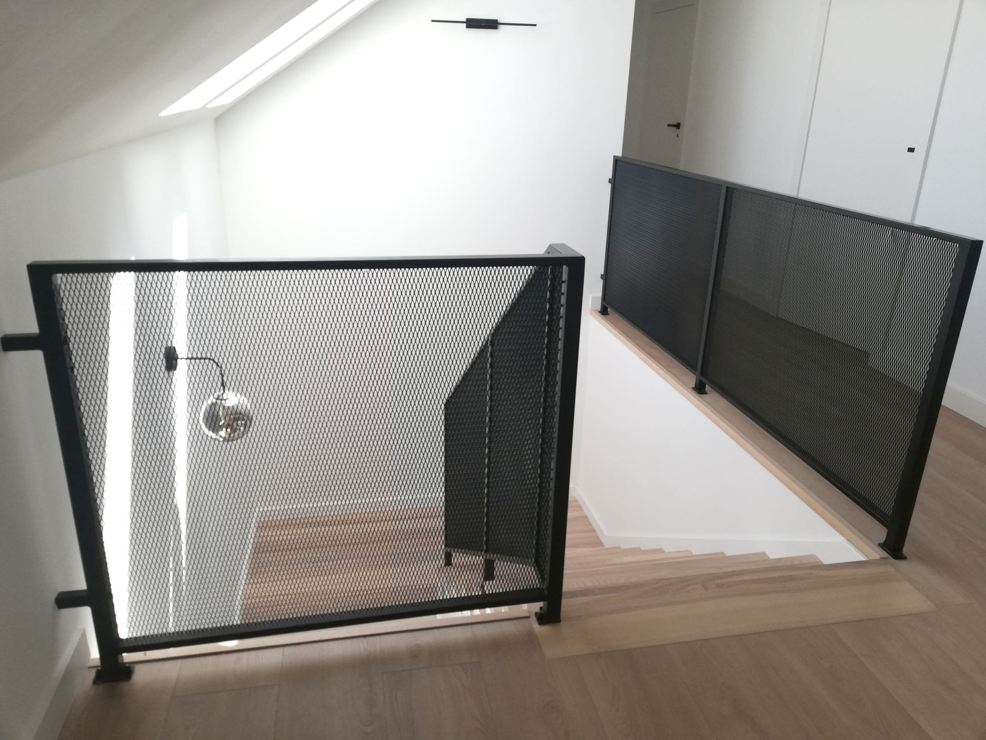 Räcke i sträckmetall – modern stålnätsdesign